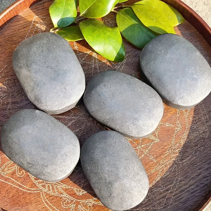Shungite Palm Natural Raw Stone Healing Crystals Protection Ore Wicca Spiritual Reiki Gravel Root Chakra Stones Water Cleaner